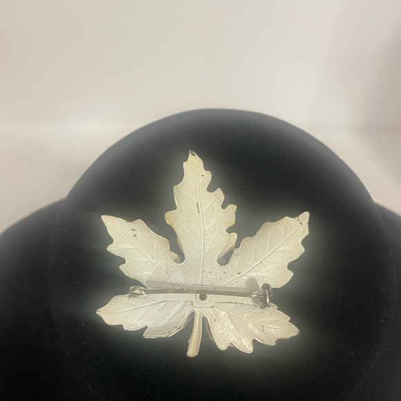 Vintage Enamled Orange Maple Leaf Brooch - Picture 2 of 2